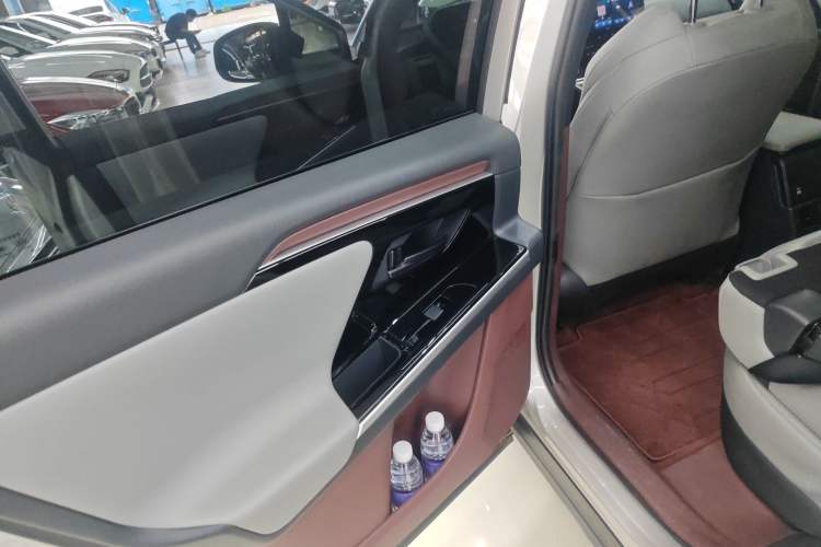 Used Toyota GAC bZ4X 2022 Long-Range Pro Interior 8