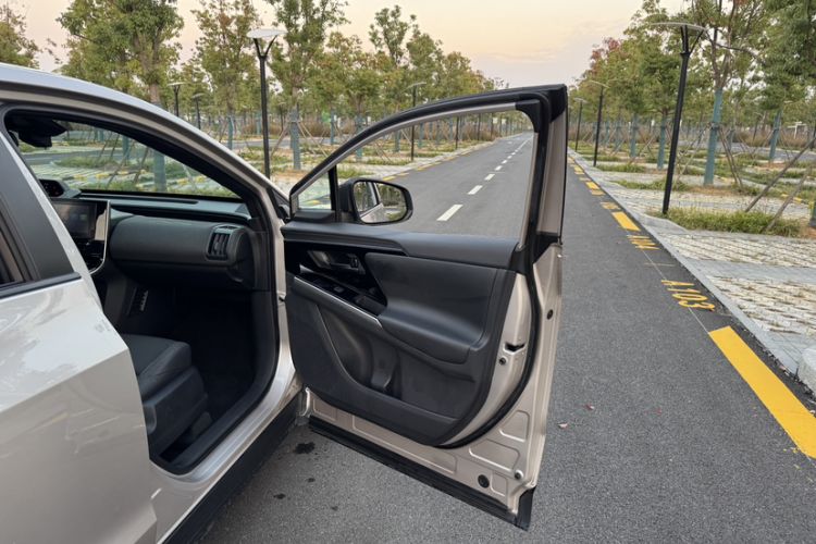 Used Toyota GAC bZ4X 2022 Long-Range Elite Interior 8