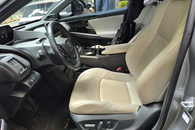 Used Toyota GAC bZ4X 2022 Long-Range Pro Left Front Seat