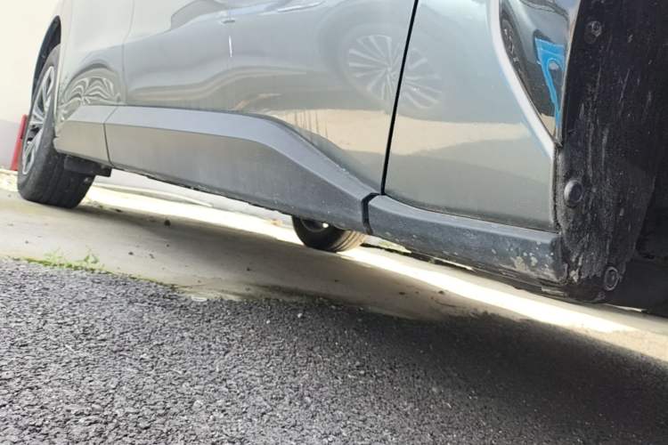 Used Toyota GAC bZ4X 2022 Long-Range Elite Right Side Sill