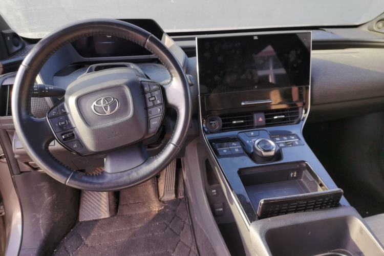 Used Toyota GAC bZ4X 2022 X-MODE Four-Wheel Drive Ultra Center Console