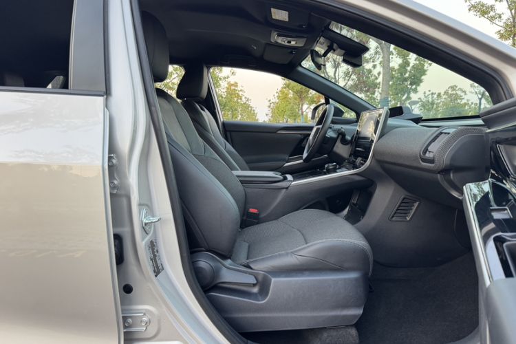 Used Toyota GAC bZ4X 2022 Long-Range Elite Interior 9