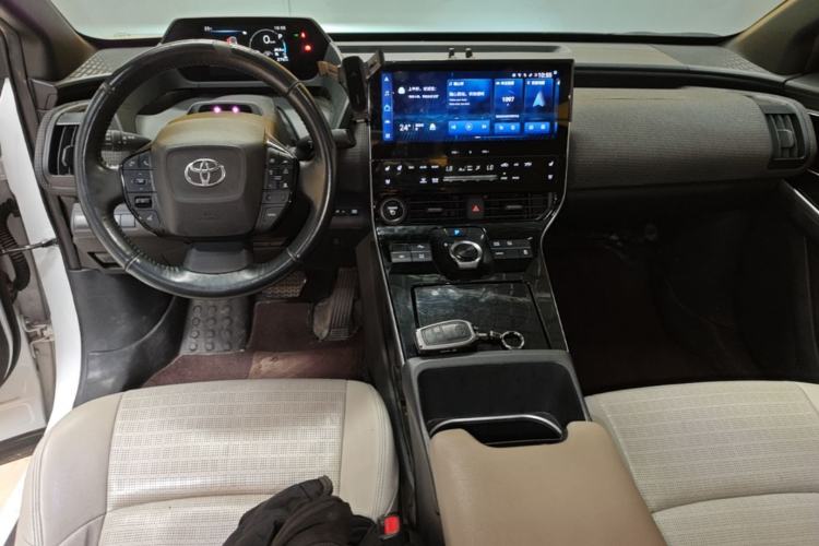 Used Toyota GAC bZ4X 2022 Long-Range Pro Center Console