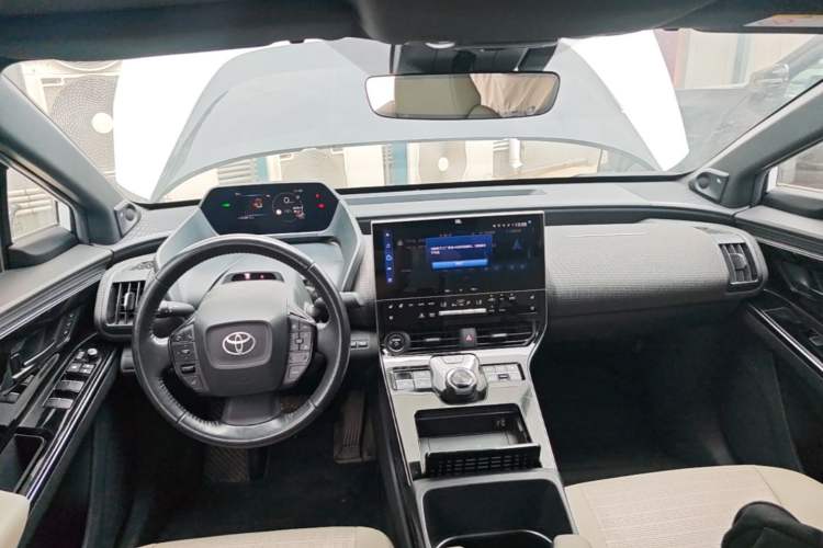 Used Toyota GAC bZ4X 2022 X-MODE Four-Wheel Drive Ultra Center Console