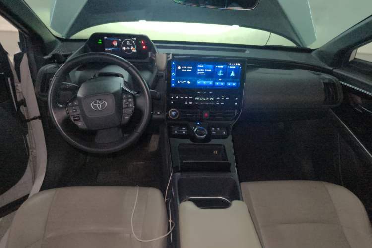Used Toyota GAC bZ4X 2022 Long-Range Pro Center Console