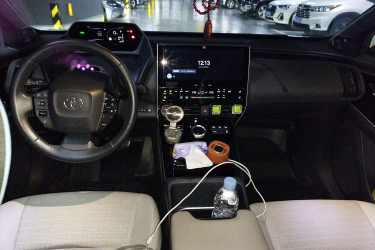 Used Toyota GAC bZ4X 2022 Long-Range Pro Center Console