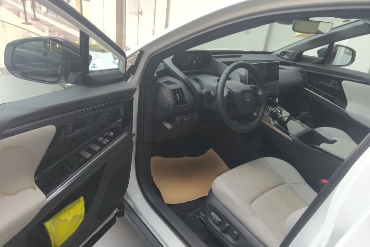 Used Toyota GAC bZ4X 2022 X-MODE Four-Wheel Drive Ultra Interior 3