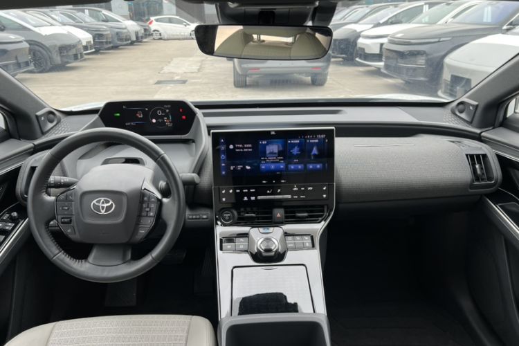 Used Toyota GAC bZ4X 2022 Long-Range Pro Interior 9
