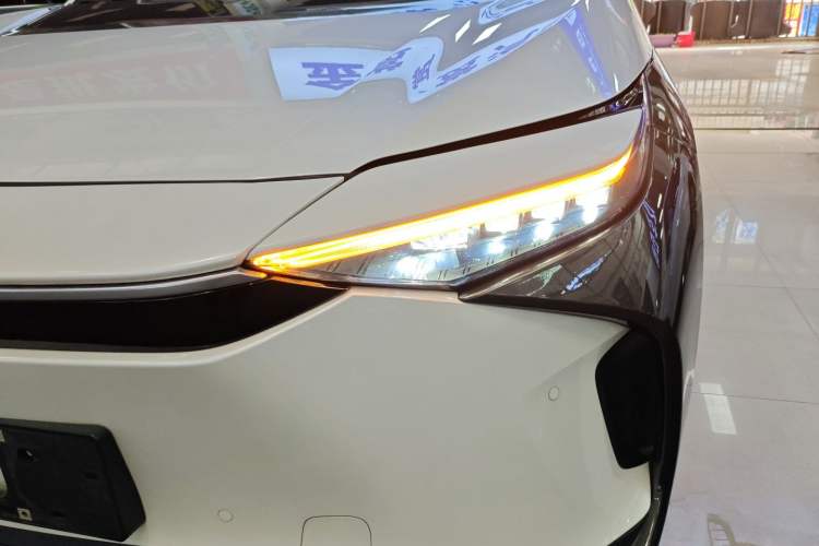 Used Toyota GAC bZ4X 2022 X-MODE Four-Wheel Drive Ultra Left Front Headlight