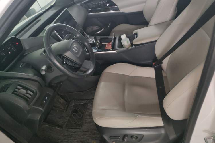 Used Toyota GAC bZ4X 2022 Long-Range Pro Left Front Seat