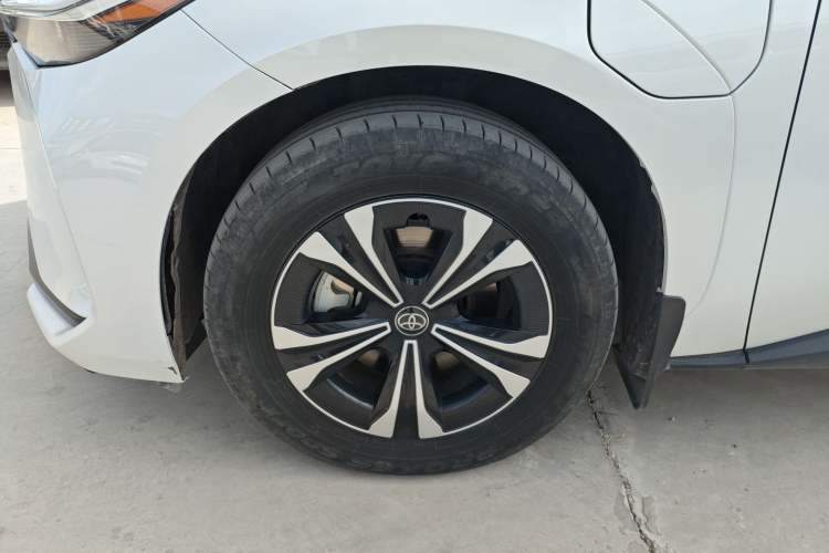 Used Toyota GAC bZ4X 2022 Long-Range Elite Left Front Wheel Hub