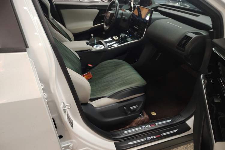 Used Toyota GAC bZ4X 2022 Long-Range Pro Right Front Seat