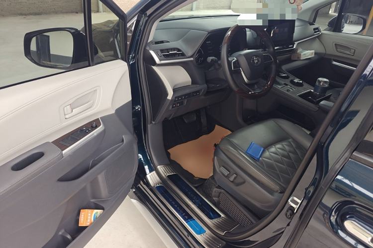 Used Toyota Granvia 2023 2.5L Hybrid Luxury Edition Driver Seat