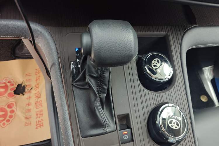Used Toyota Granvia 2023 2.5L Hybrid Luxury Edition Gear Lever