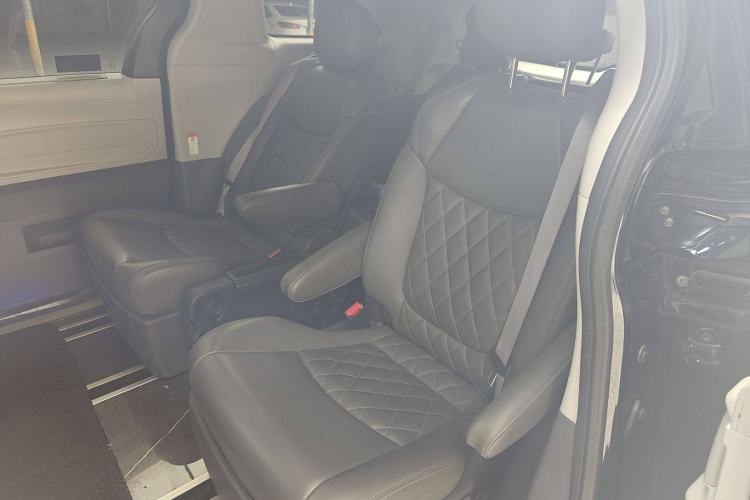 Used Toyota Granvia 2023 2.5L Hybrid Luxury Edition Left Rear Seat