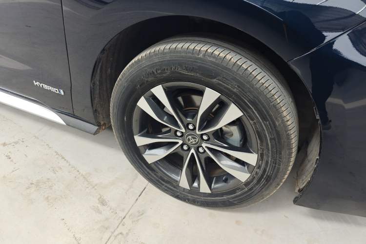 Used Toyota Granvia 2023 2.5L Hybrid Luxury Edition Right Front Wheel Hub