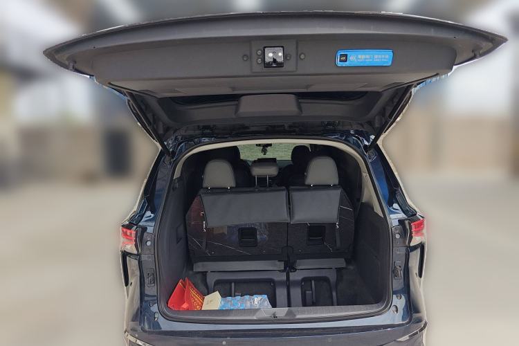 Used Toyota Granvia 2023 2.5L Hybrid Luxury Edition Trunk