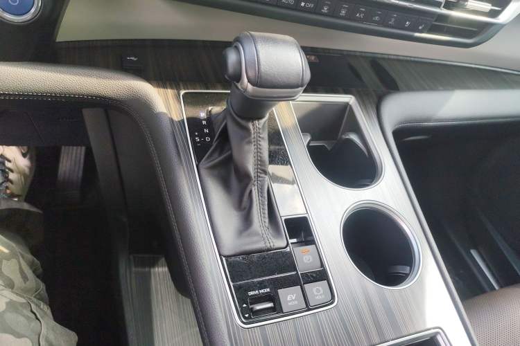 Used Toyota Granvia 2023 2.5L Hybrid Flagship VIP Edition Gear Lever