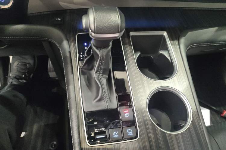 Used Toyota Granvia 2022 2.5L Hybrid Prestige Edition Gear Lever