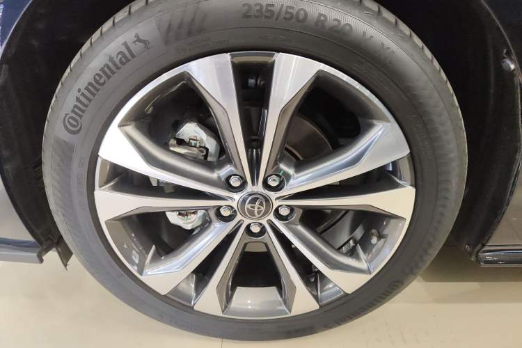 Used Toyota Granvia 2022 2.5L Hybrid Prestige Edition Left Front Wheel Hub