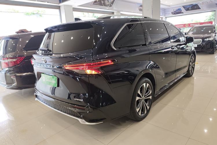 Used Toyota Granvia 2022 2.5L Hybrid Prestige Edition Rear Right 45 Deg