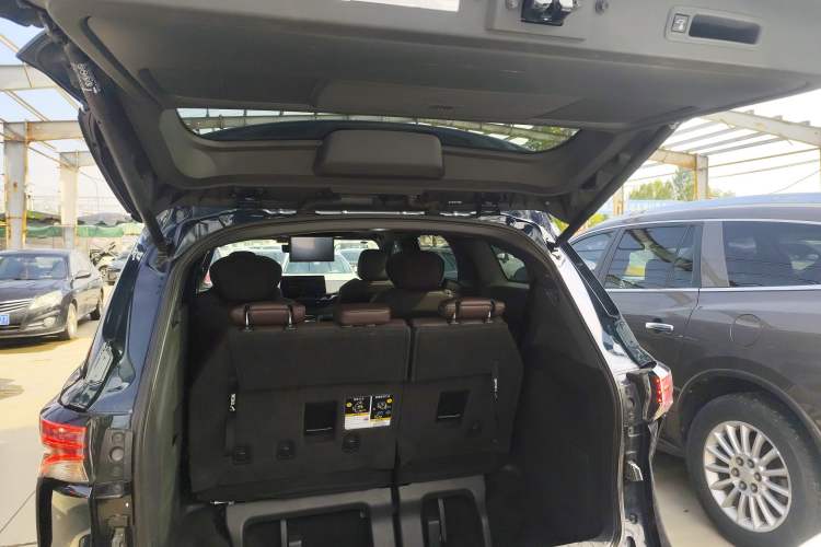 Used Toyota Granvia 2023 2.5L Hybrid Flagship VIP Edition Trunk