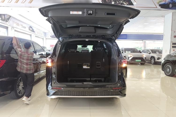 Used Toyota Granvia 2022 2.5L Hybrid Prestige Edition Trunk