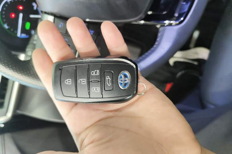 Used Toyota Granvia 2022 2.5L Hybrid Prestige Edition Vehicle Key