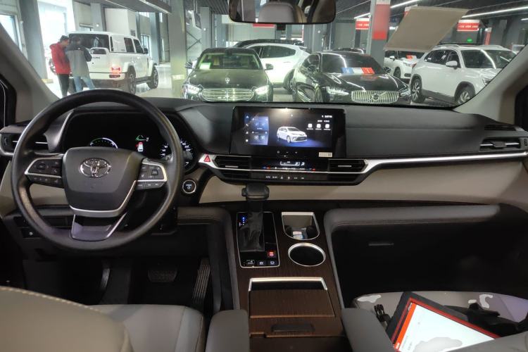 Used Toyota Granvia 2024 2.5L Hybrid Comfort Edition Center Console