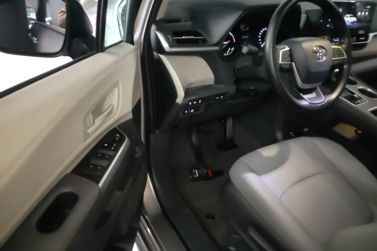 Used Toyota Granvia 2024 2.5L Hybrid Comfort Edition Driver Seat
