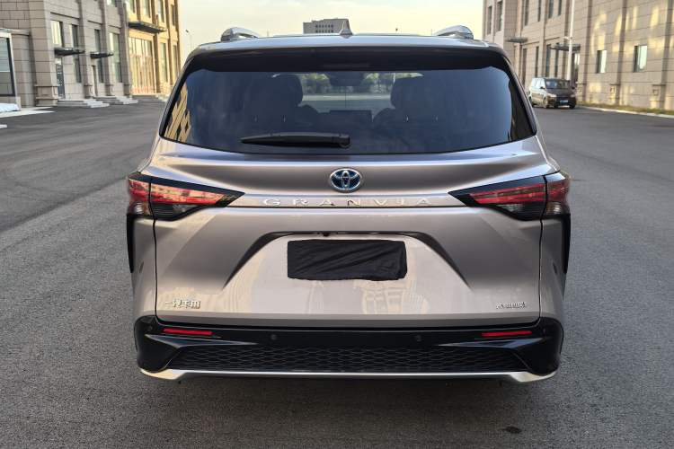 Used Toyota Granvia 2022 2.5L Hybrid Prestige Edition Exterior 4