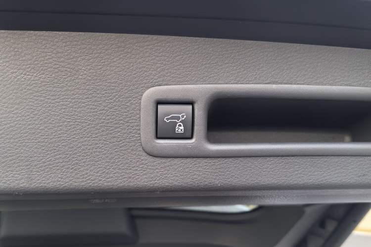 Used Toyota Granvia 2022 2.5L Hybrid Prestige Edition Interior 15