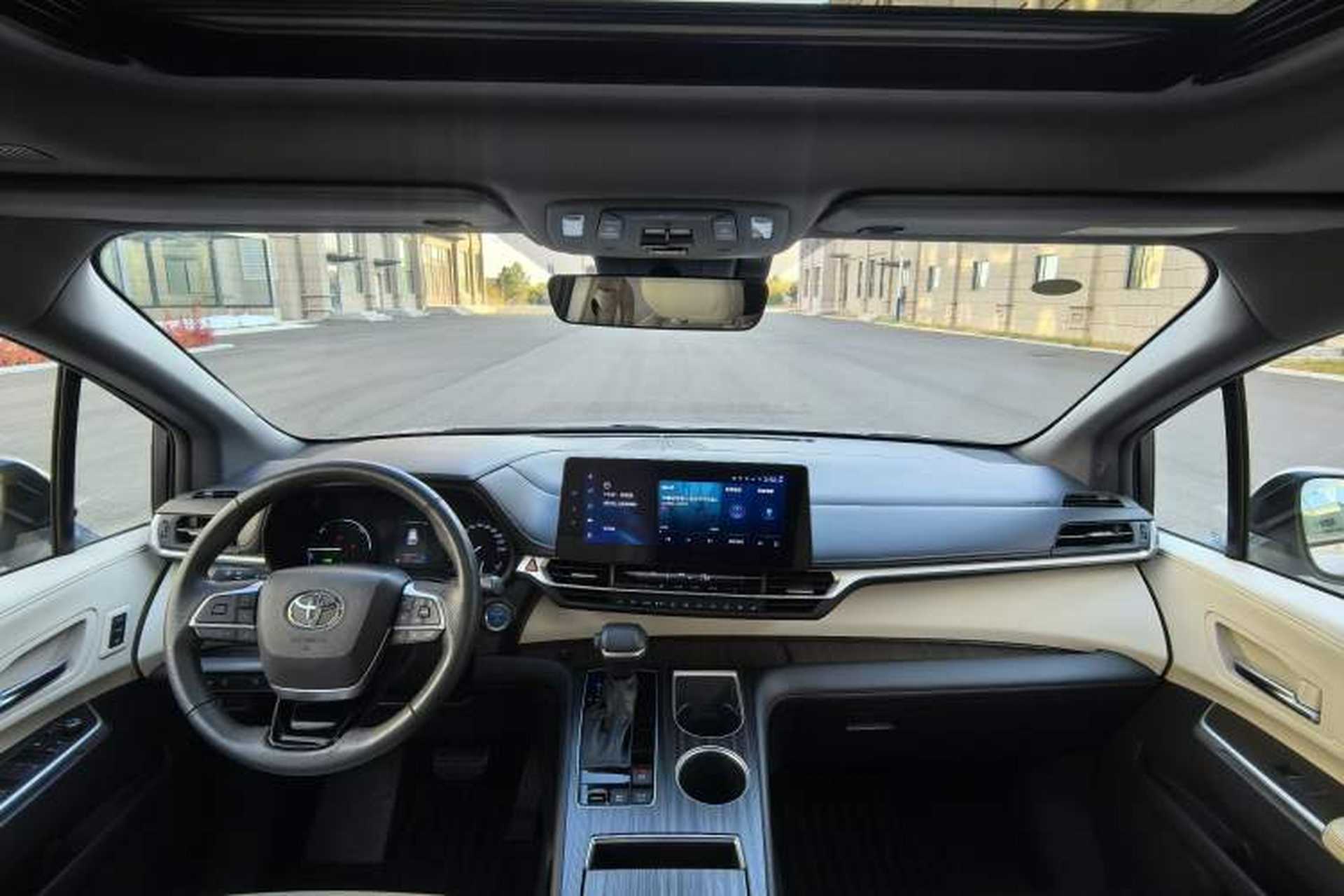 Used Toyota Granvia 2022 2.5L Hybrid Prestige Edition Interior 2