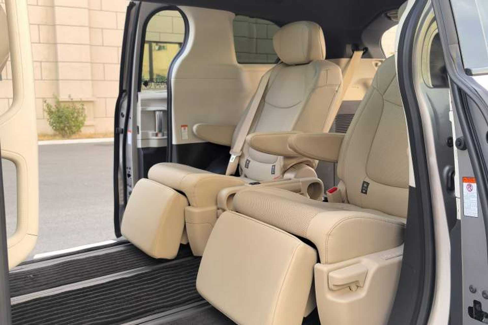 Used Toyota Granvia 2022 2.5L Hybrid Prestige Edition Interior 8