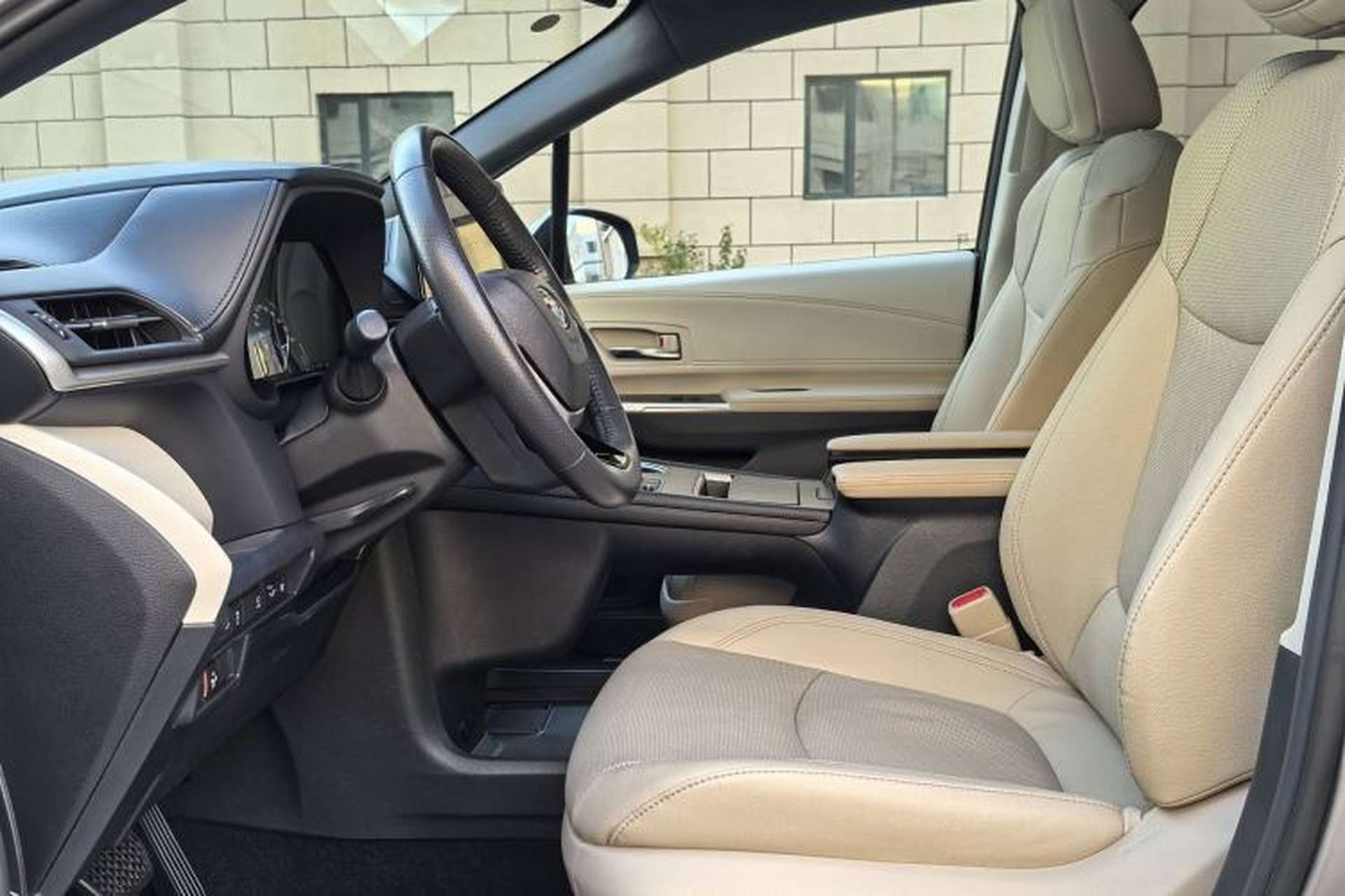 Used Toyota Granvia 2022 2.5L Hybrid Prestige Edition Left Front Seat