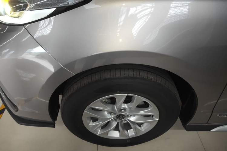 Used Toyota Granvia 2024 2.5L Hybrid Comfort Edition Left Front Wheel Hub