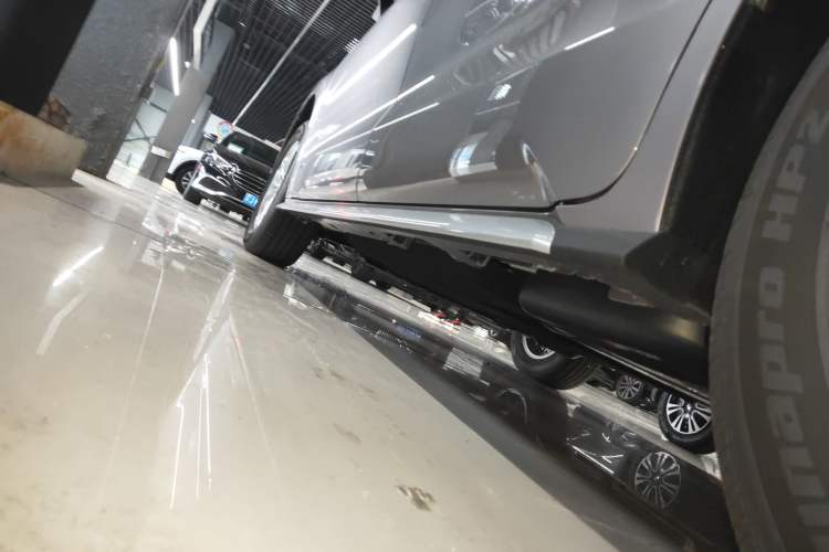 Used Toyota Granvia 2024 2.5L Hybrid Comfort Edition Left Side Sill