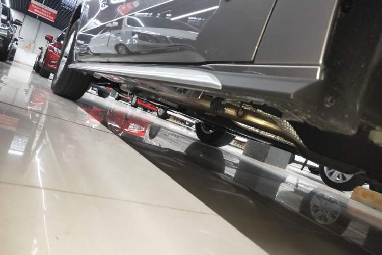 Used Toyota Granvia 2024 2.5L Hybrid Comfort Edition Right Side Sill