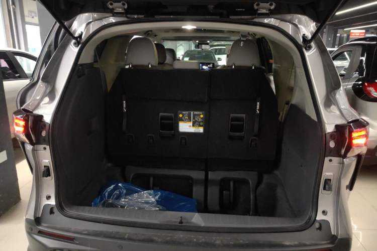 Used Toyota Granvia 2024 2.5L Hybrid Comfort Edition Trunk