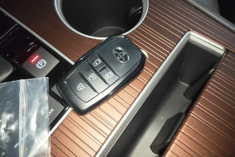Used Toyota Granvia 2024 2.5L Hybrid Comfort Edition Vehicle Key
