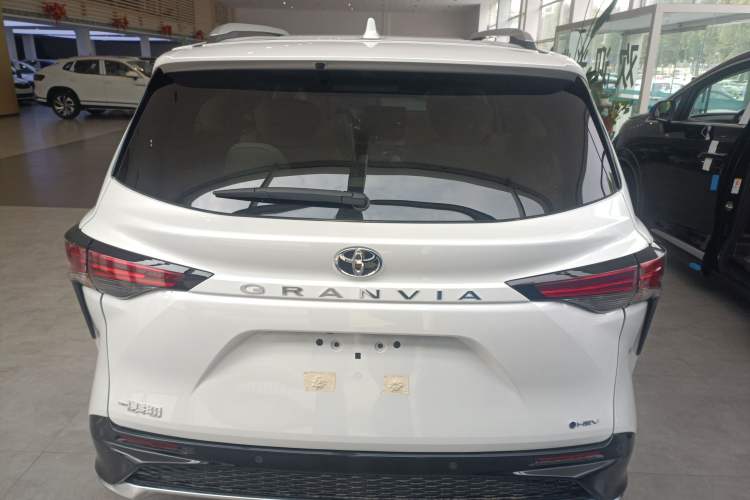 Used Toyota Granvia 2024 2.5L Hybrid Prestige ULTRA Edition Exterior 4