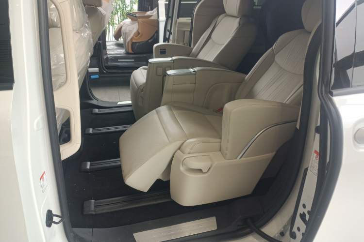 Used Toyota Granvia 2024 2.5L Hybrid Prestige ULTRA Edition Interior 1