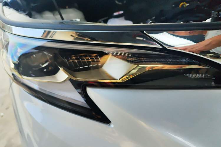 Used Toyota Granvia 2024 2.5L Hybrid Comfort Edition Right Front Headlight