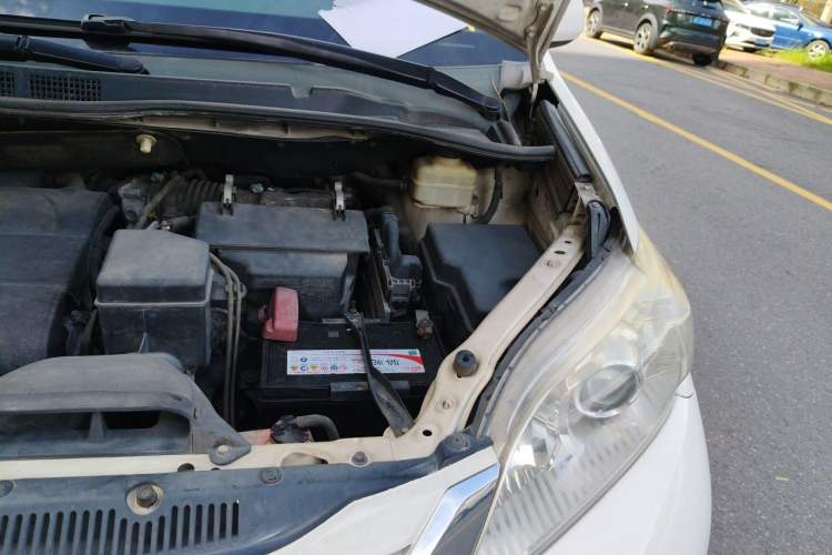 Used Toyota Granvia  Engine Bay Left