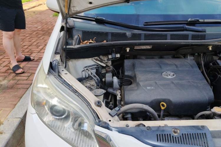 Used Toyota Granvia  Engine Bay Right