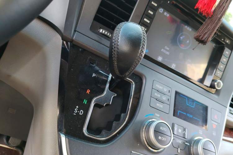 Used Toyota Granvia  Gear Lever