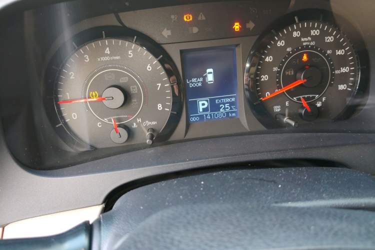 Used Toyota Granvia  Odometer Close Up