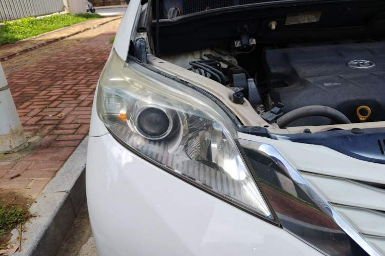 Used Toyota Granvia  Right Front Headlight