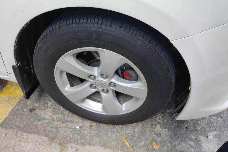 Used Toyota Granvia  Right Front Wheel Hub