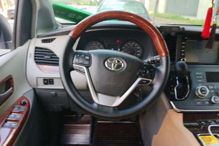 Used Toyota Granvia  Steering Wheel